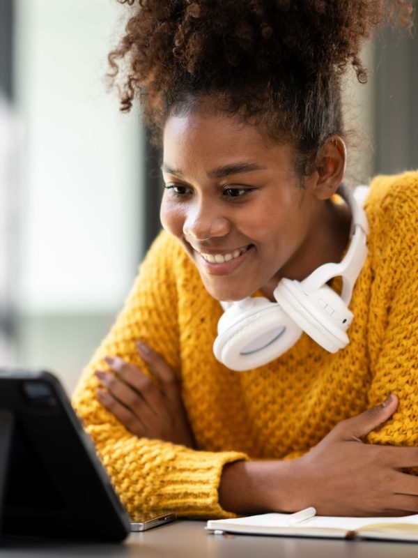 39-senseflex-education-african-american-student-woman-in-sweater-watching-2023-11-27-05-04-12-utc 39-senseflex-education-african-american-student-woman-in-sweater-watching-2023-11-27-05-04-12-utc